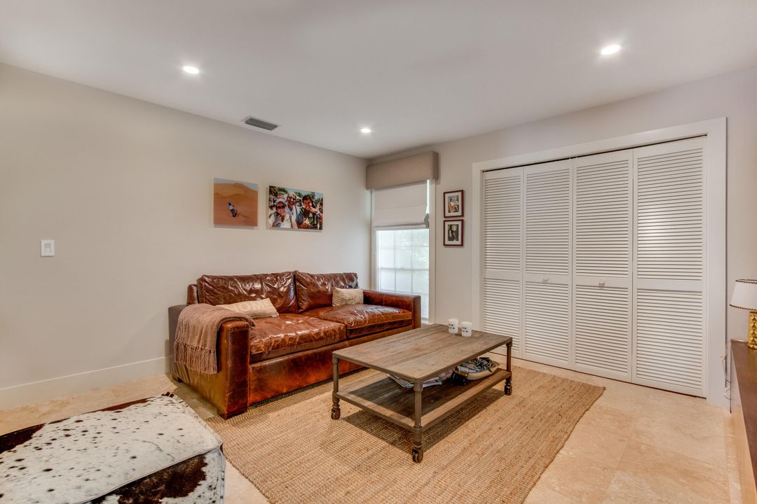 For Rent: $12,000 (3 beds, 2 baths, 1561 Square Feet)