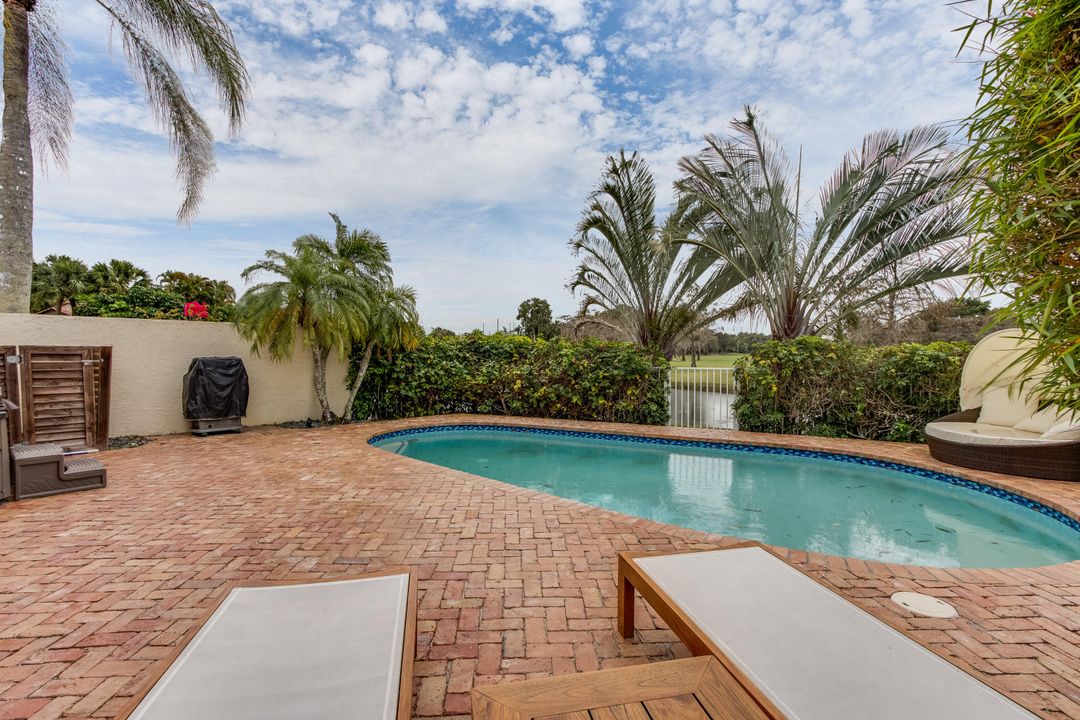 For Rent: $12,000 (3 beds, 2 baths, 1561 Square Feet)