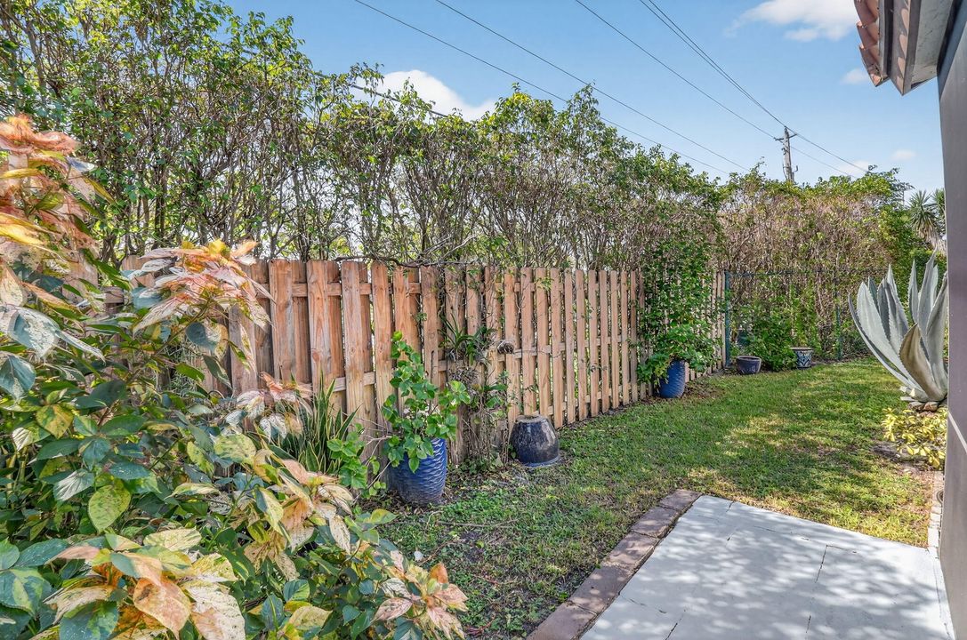 待售: $415,000 (2 贝兹, 2 浴室, 1216 平方英尺)