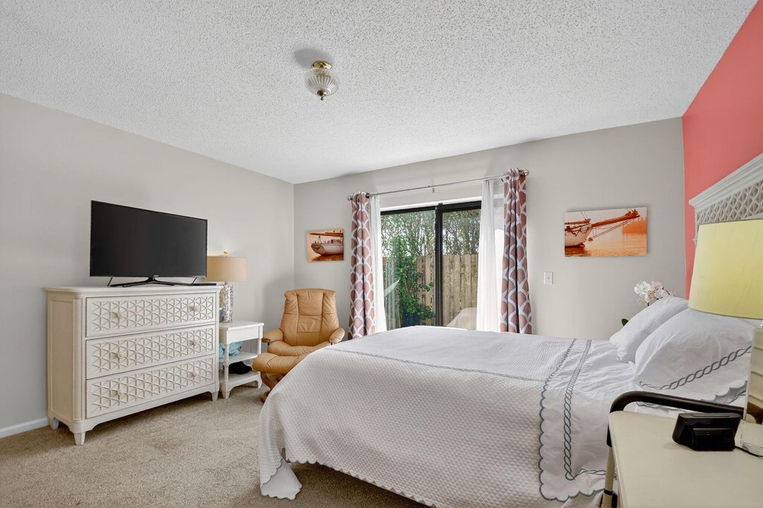 待售: $415,000 (2 贝兹, 2 浴室, 1216 平方英尺)