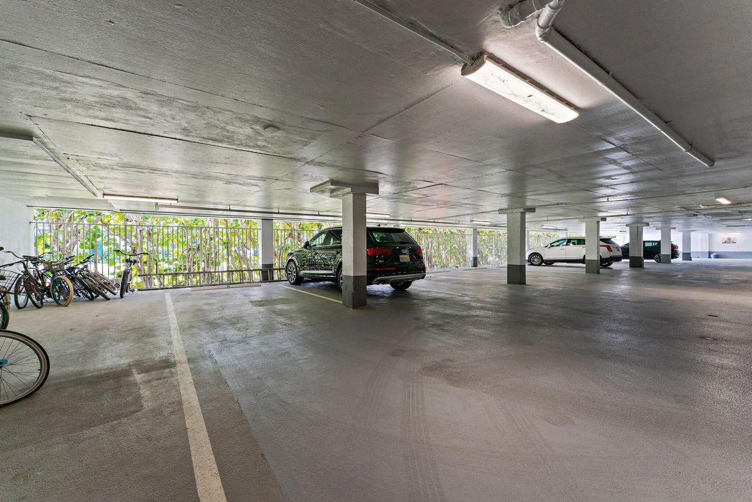 Active With Contract: $725,000 (2 beds, 2 baths, 1237 Square Feet)