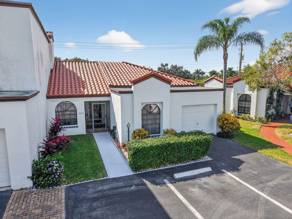 待售: $415,000 (2 贝兹, 2 浴室, 1216 平方英尺)