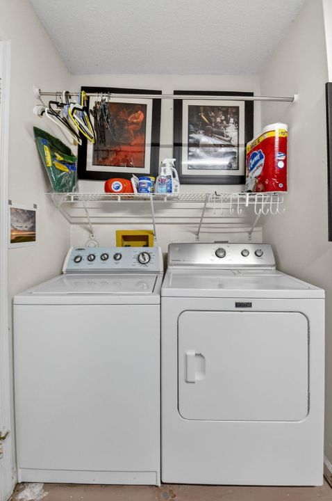 待售: $415,000 (2 贝兹, 2 浴室, 1216 平方英尺)