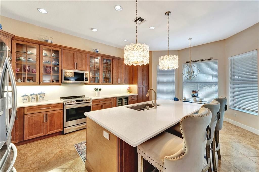 Active With Contract: $429,900 (2 beds, 2 baths, 2141 Square Feet)