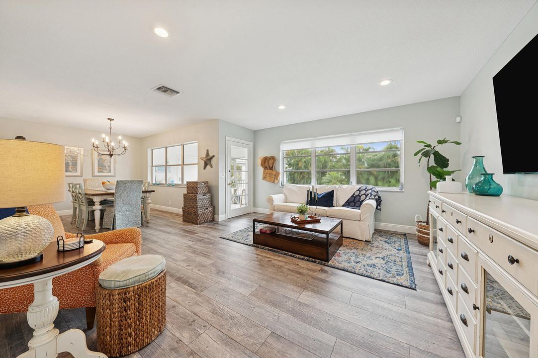 En Venta: $674,900 (2 camas, 2 baños, 1160 Pies cuadrados)