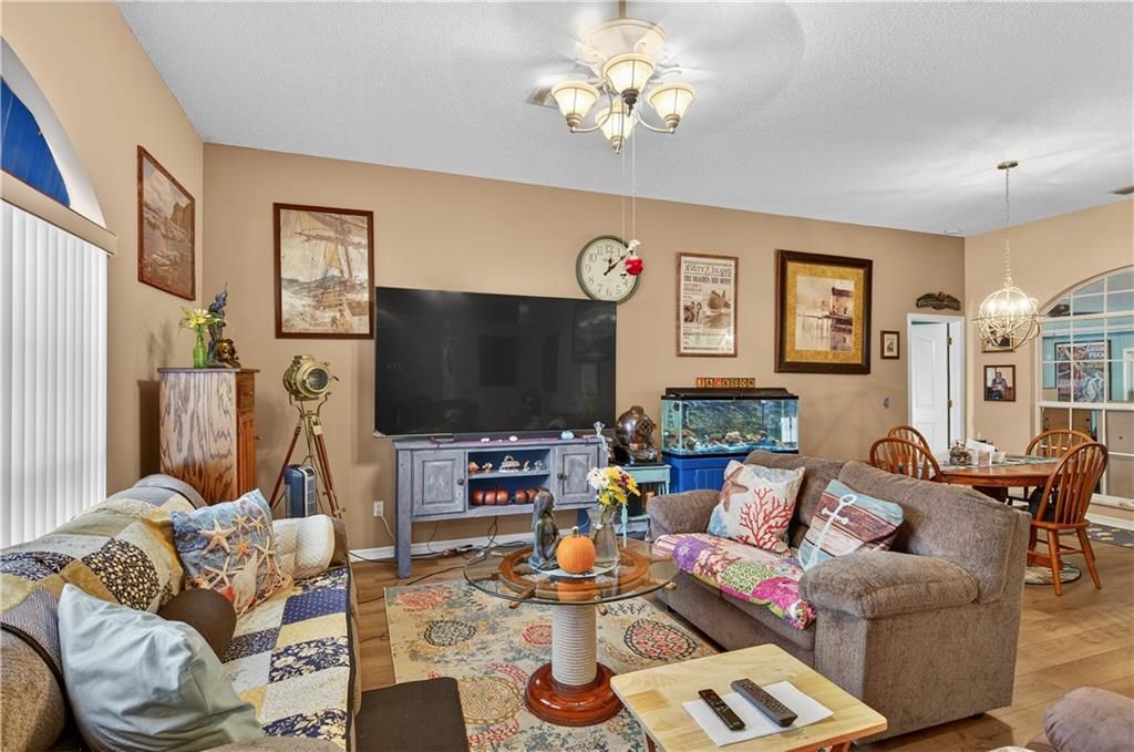 For Sale: $348,000 (3 beds, 2 baths, 1865 Square Feet)