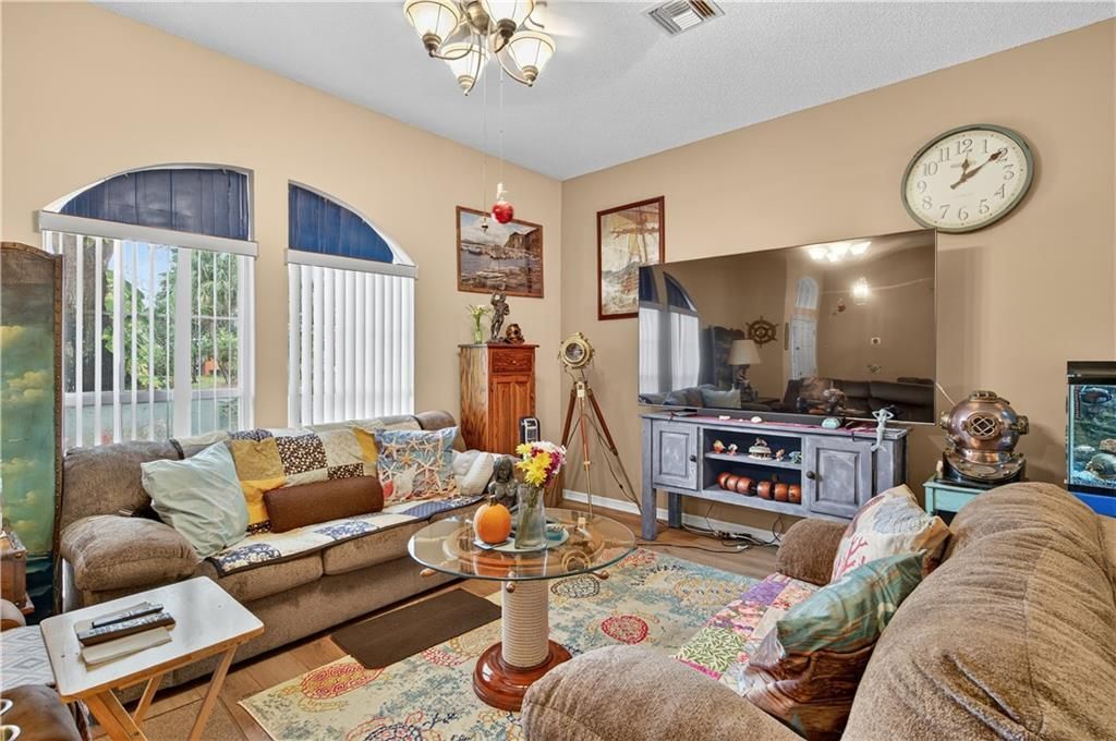 For Sale: $348,000 (3 beds, 2 baths, 1865 Square Feet)