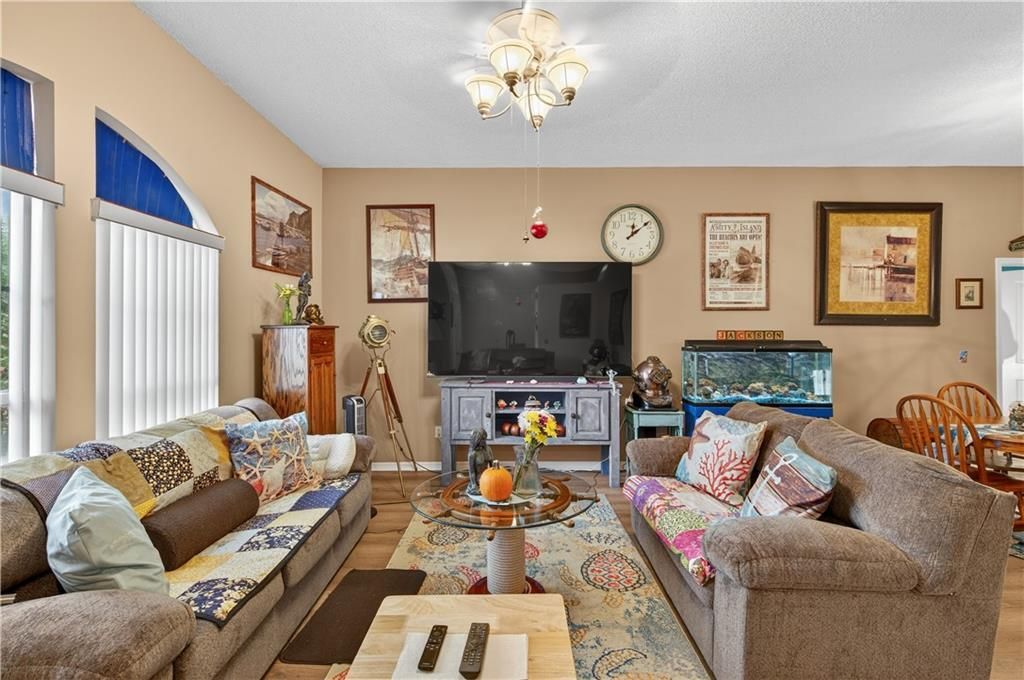 For Sale: $348,000 (3 beds, 2 baths, 1865 Square Feet)