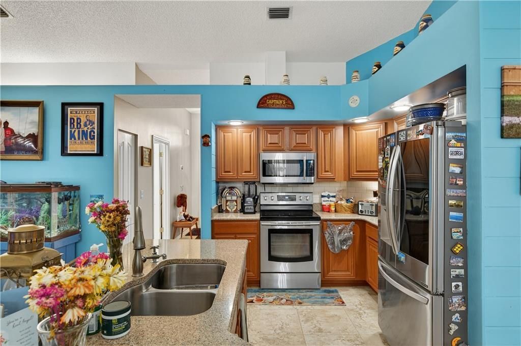 For Sale: $348,000 (3 beds, 2 baths, 1865 Square Feet)