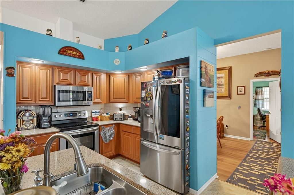 For Sale: $348,000 (3 beds, 2 baths, 1865 Square Feet)