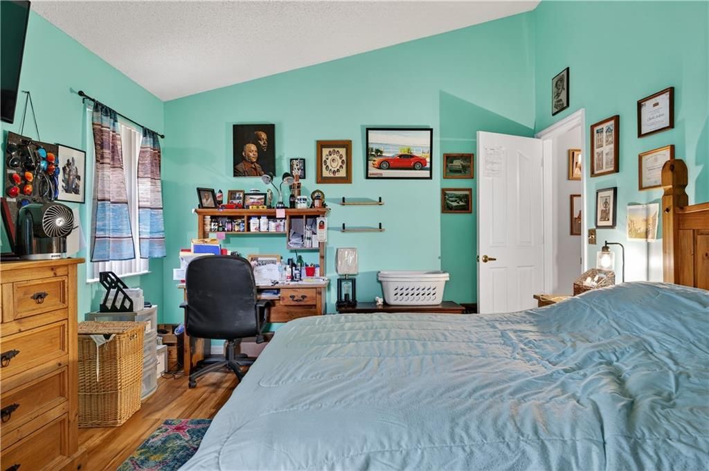 For Sale: $348,000 (3 beds, 2 baths, 1865 Square Feet)