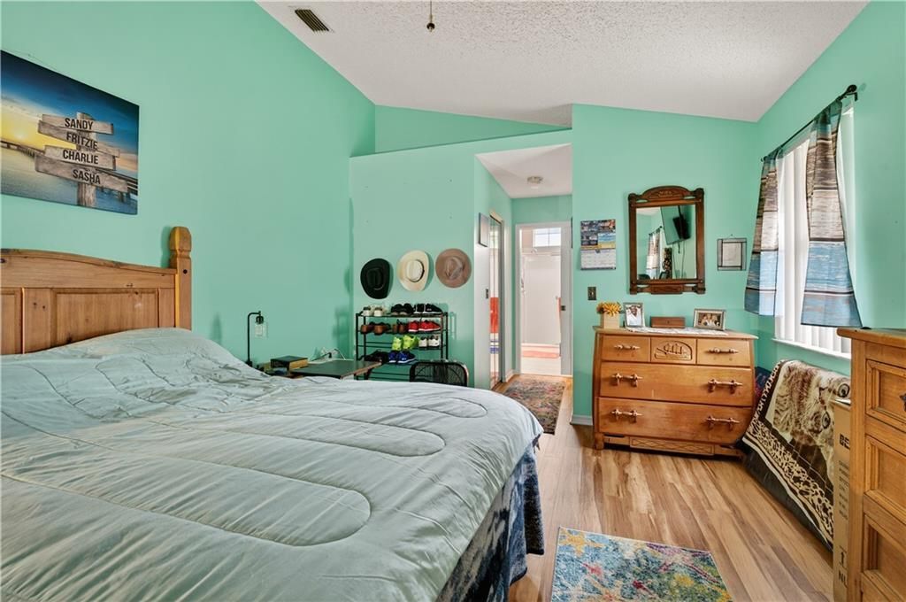 For Sale: $348,000 (3 beds, 2 baths, 1865 Square Feet)