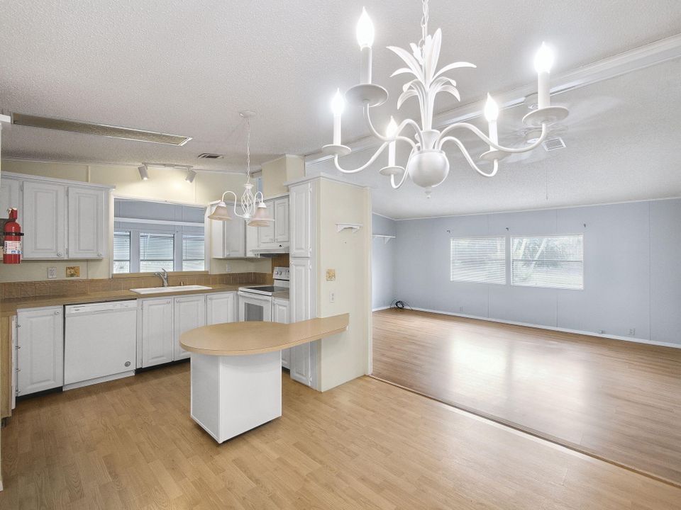 На продажу: $190,000 (2 спален, 2 ванн, 1344 Квадратных фут)