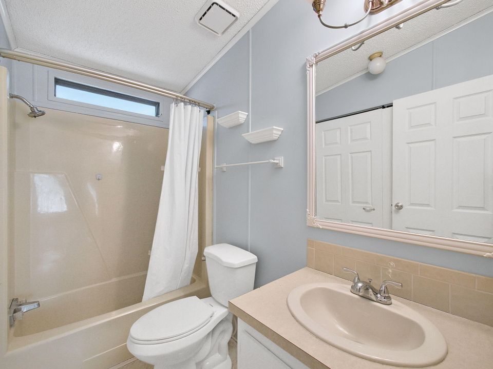 На продажу: $190,000 (2 спален, 2 ванн, 1344 Квадратных фут)