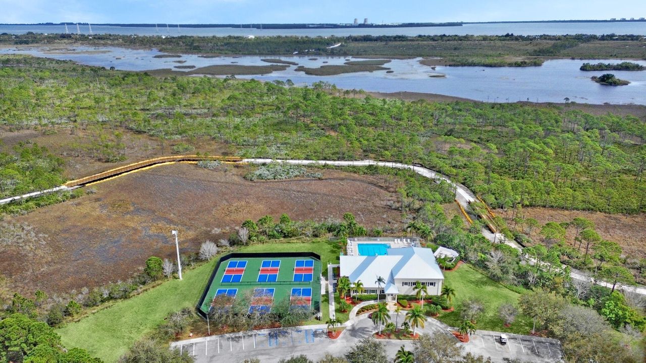 На продажу: $190,000 (2 спален, 2 ванн, 1344 Квадратных фут)