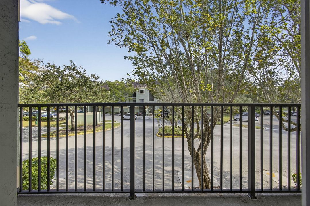 For Rent: $2,500 (3 beds, 2 baths, 1306 Square Feet)