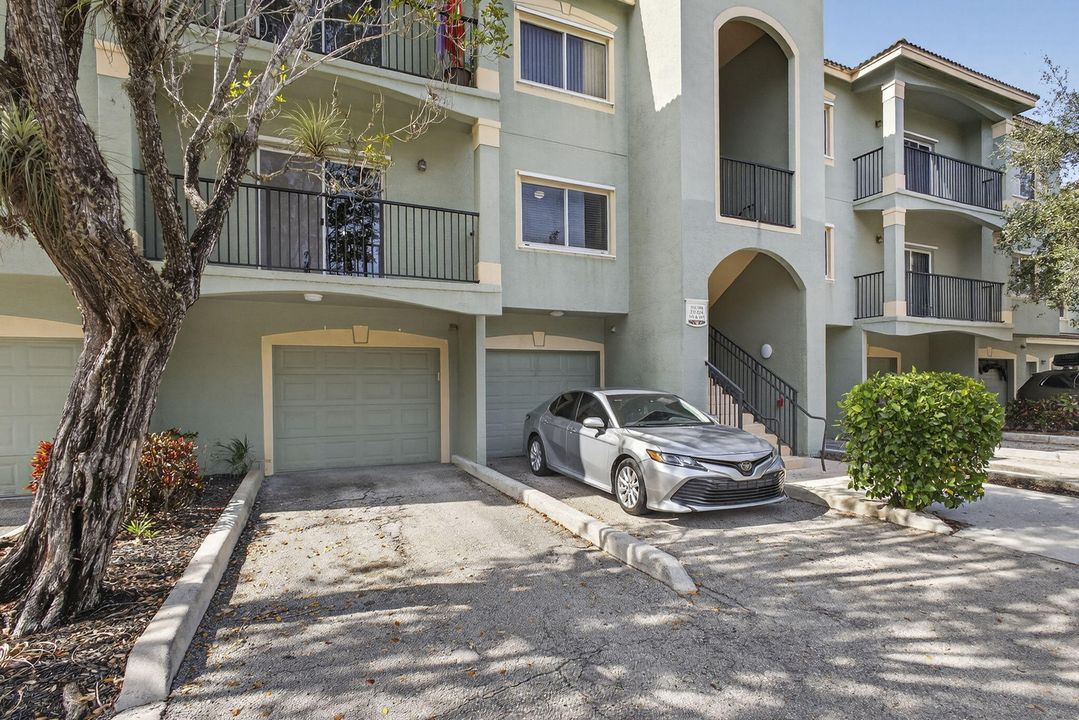 For Rent: $2,500 (3 beds, 2 baths, 1306 Square Feet)