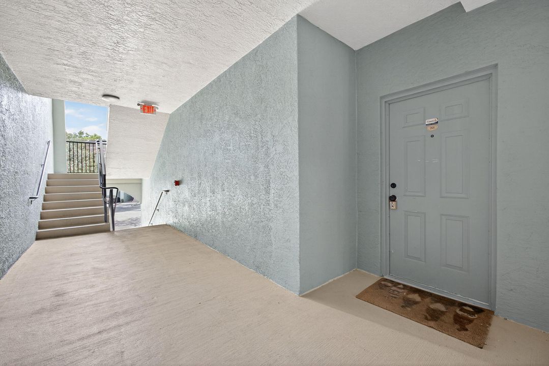 For Rent: $2,500 (3 beds, 2 baths, 1306 Square Feet)