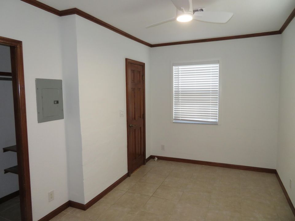 For Rent: $1,600 (1 beds, 1 baths, 499 Square Feet)