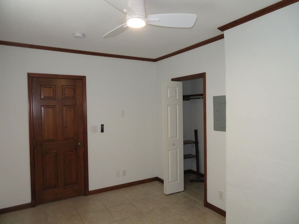 For Rent: $1,600 (1 beds, 1 baths, 499 Square Feet)