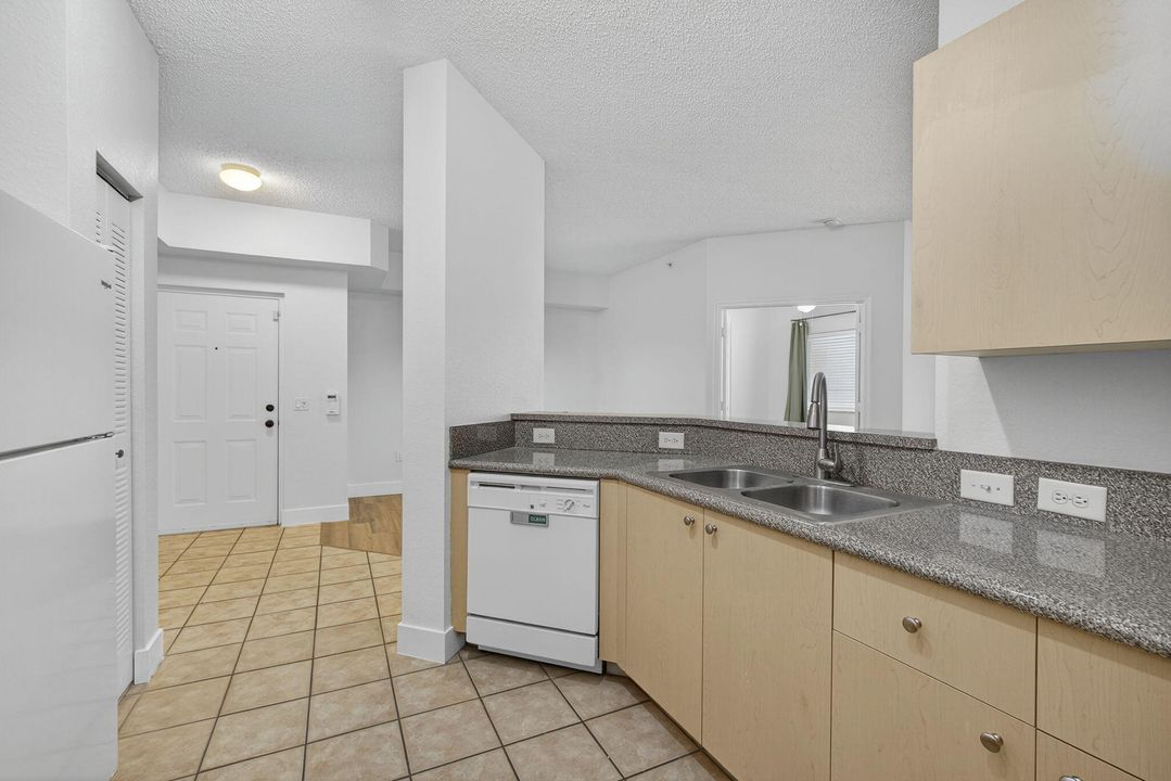 For Rent: $2,500 (3 beds, 2 baths, 1306 Square Feet)