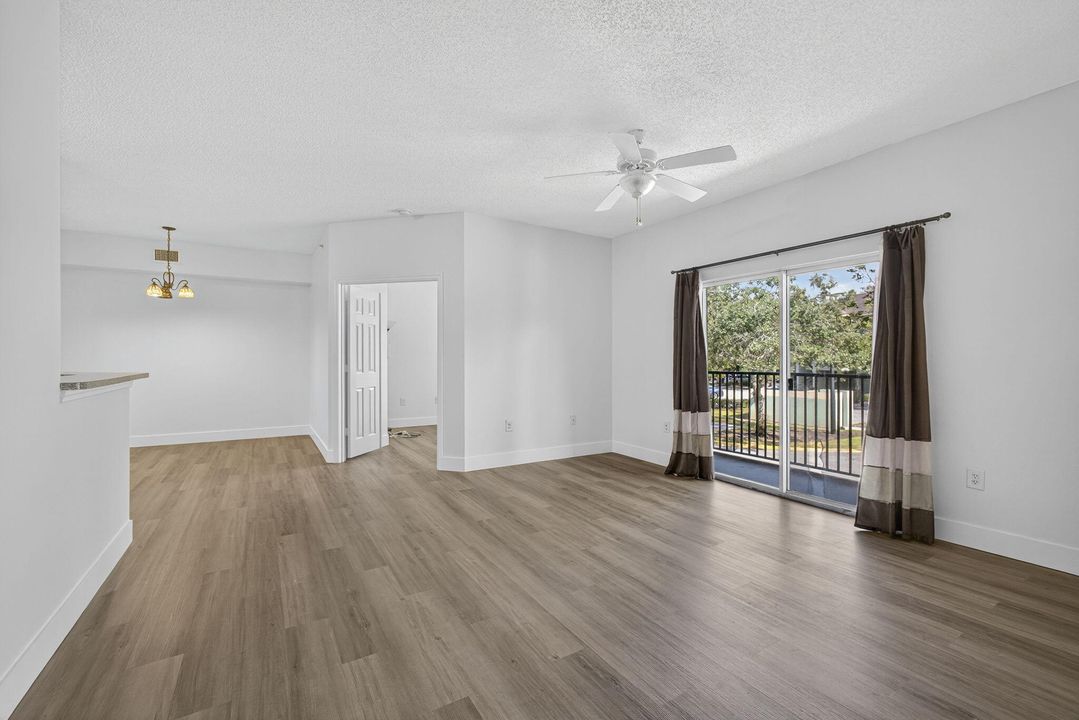 For Rent: $2,500 (3 beds, 2 baths, 1306 Square Feet)