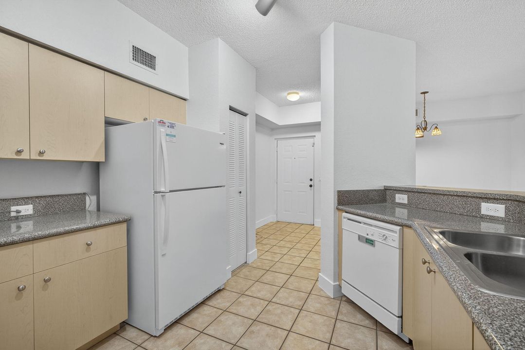 For Rent: $2,500 (3 beds, 2 baths, 1306 Square Feet)