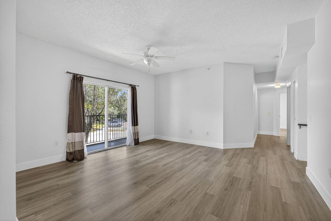 For Rent: $2,500 (3 beds, 2 baths, 1306 Square Feet)