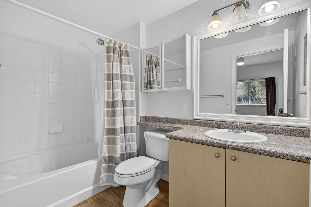 For Rent: $2,500 (3 beds, 2 baths, 1306 Square Feet)