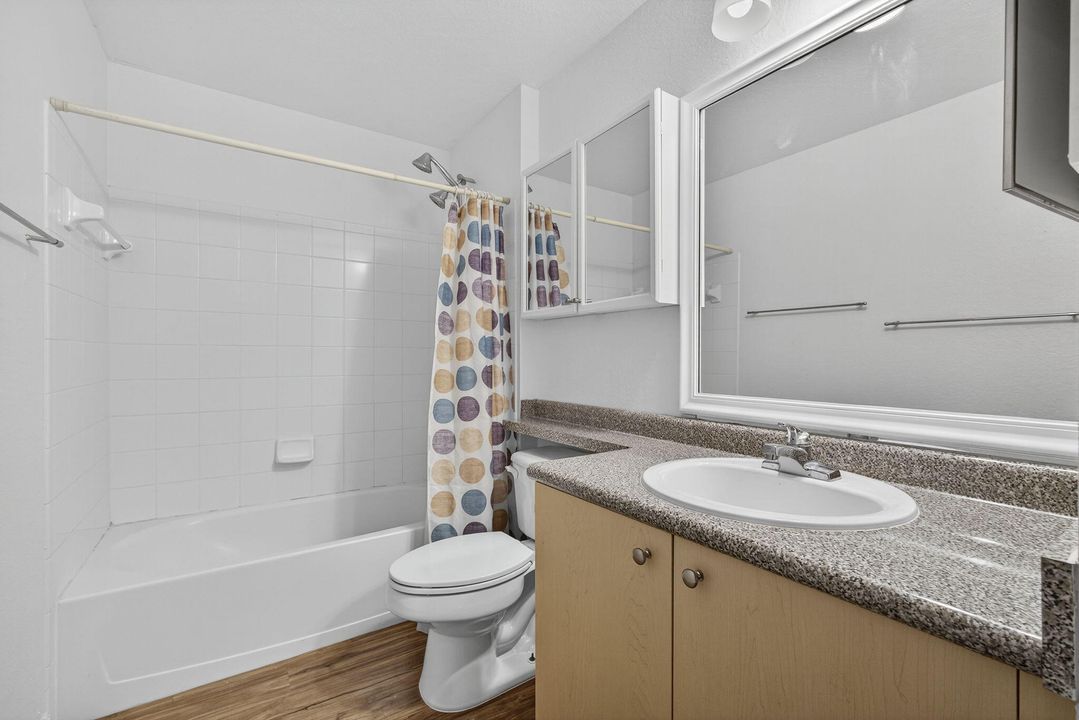 For Rent: $2,500 (3 beds, 2 baths, 1306 Square Feet)