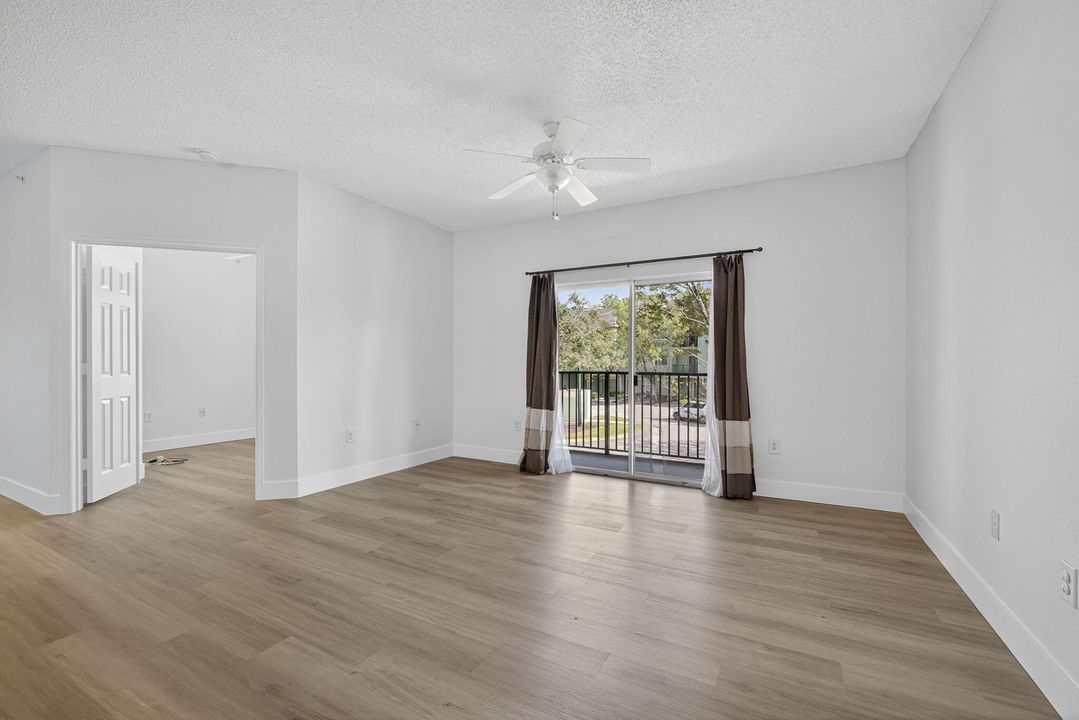 For Rent: $2,500 (3 beds, 2 baths, 1306 Square Feet)