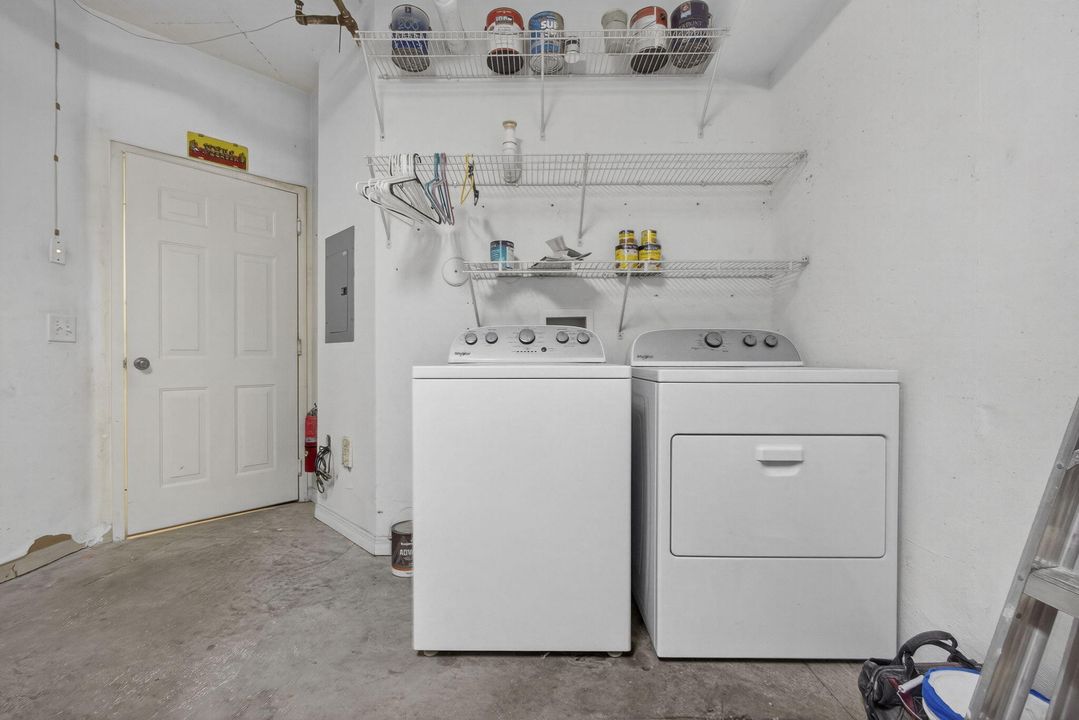 For Rent: $2,500 (3 beds, 2 baths, 1306 Square Feet)