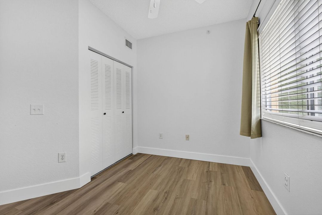 For Rent: $2,500 (3 beds, 2 baths, 1306 Square Feet)