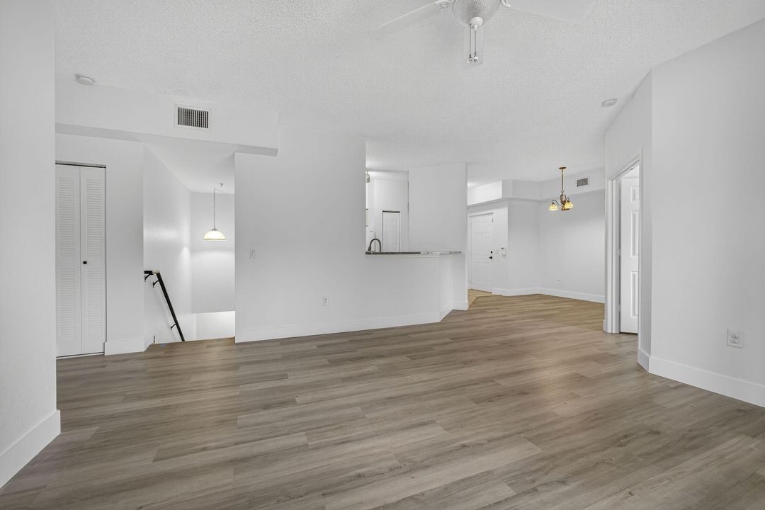 For Rent: $2,500 (3 beds, 2 baths, 1306 Square Feet)