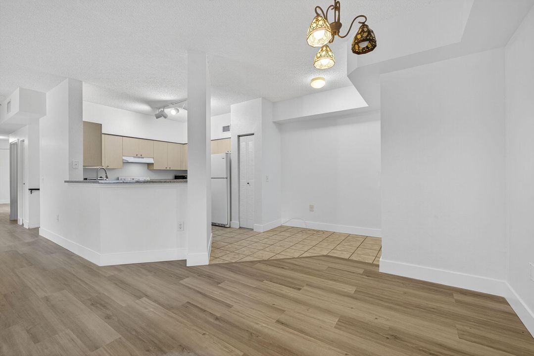 For Rent: $2,500 (3 beds, 2 baths, 1306 Square Feet)