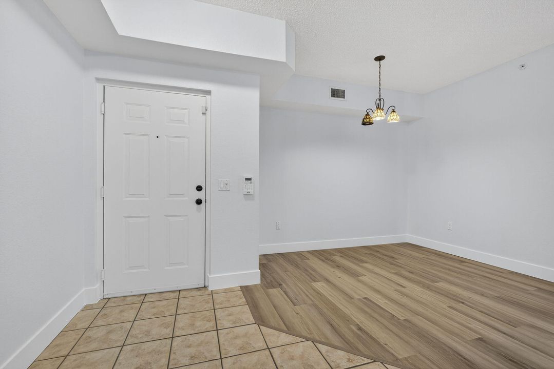 For Rent: $2,500 (3 beds, 2 baths, 1306 Square Feet)