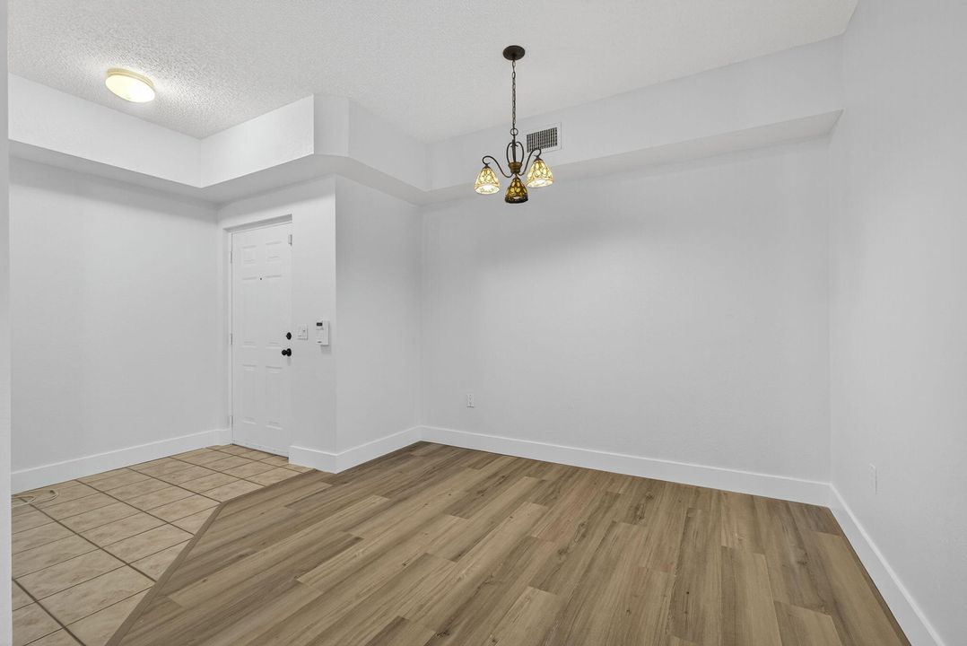 For Rent: $2,500 (3 beds, 2 baths, 1306 Square Feet)