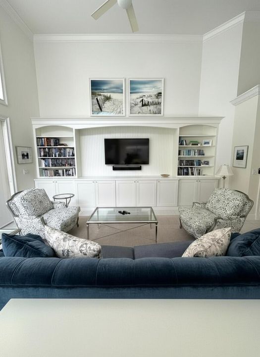 合同活跃: $1,425,000 (4 贝兹, 3 浴室, 2878 平方英尺)