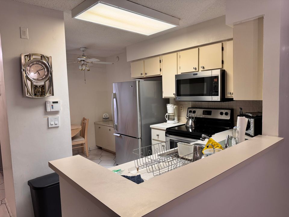 For Rent: $3,000 (2 beds, 2 baths, 1040 Square Feet)