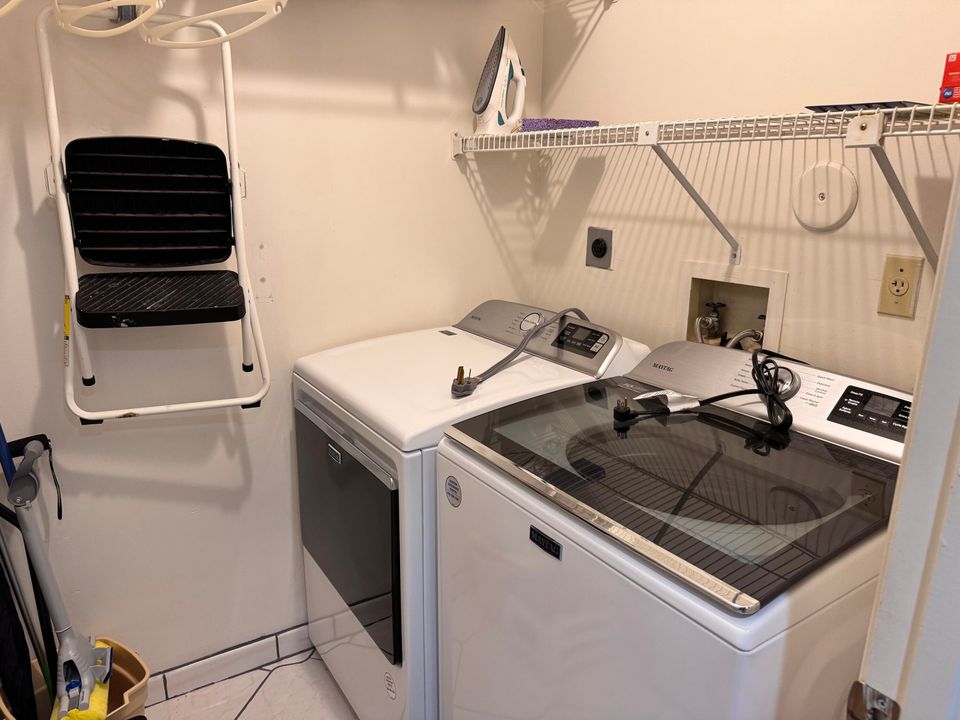 For Rent: $3,000 (2 beds, 2 baths, 1040 Square Feet)