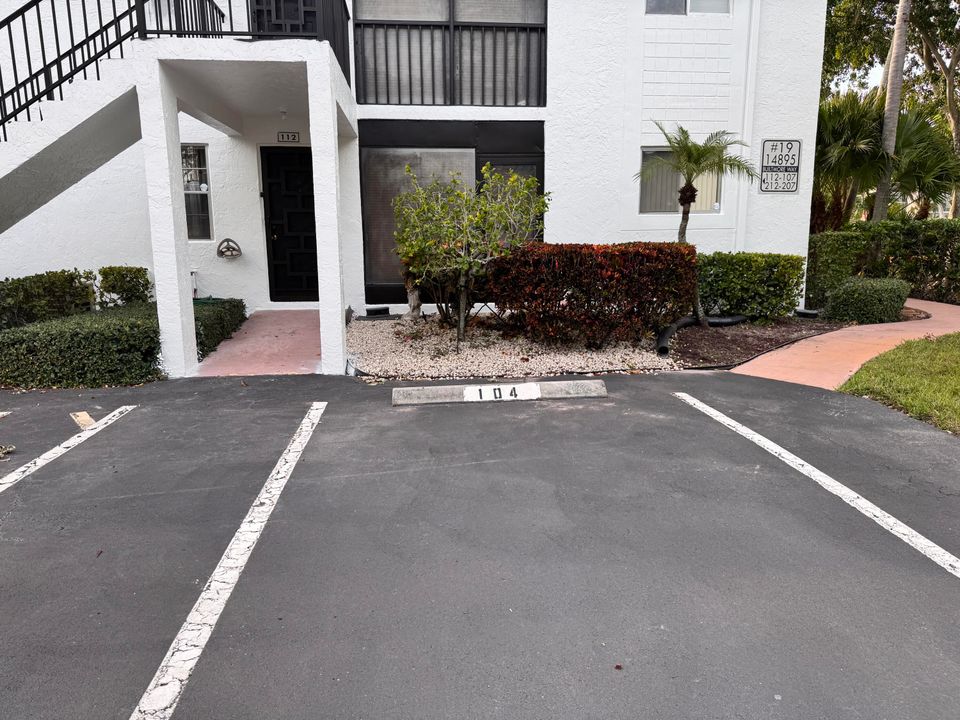 For Rent: $3,000 (2 beds, 2 baths, 1040 Square Feet)