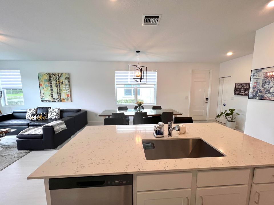 En Venta: $549,900 (3 camas, 2 baños, 1796 Pies cuadrados)