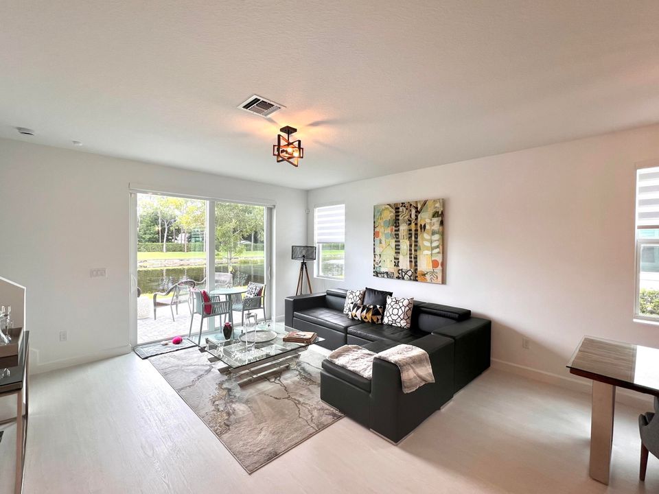 En Venta: $549,900 (3 camas, 2 baños, 1796 Pies cuadrados)