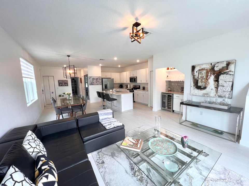 En Venta: $549,900 (3 camas, 2 baños, 1796 Pies cuadrados)