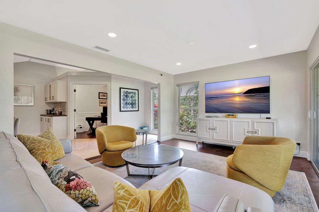 For Rent: $10,000 (3 beds, 2 baths, 1972 Square Feet)