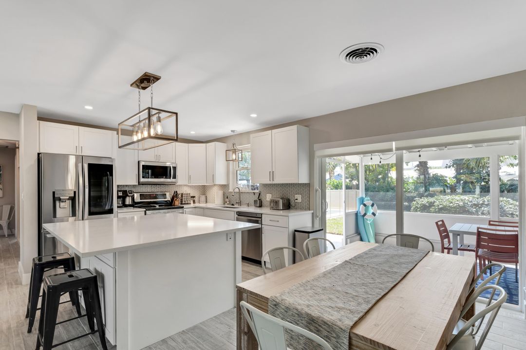 На продажу: $849,000 (3 спален, 2 ванн, 1215 Квадратных фут)