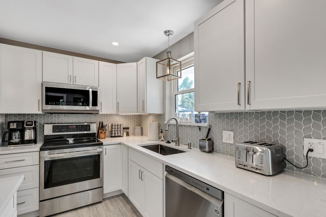 На продажу: $849,000 (3 спален, 2 ванн, 1215 Квадратных фут)