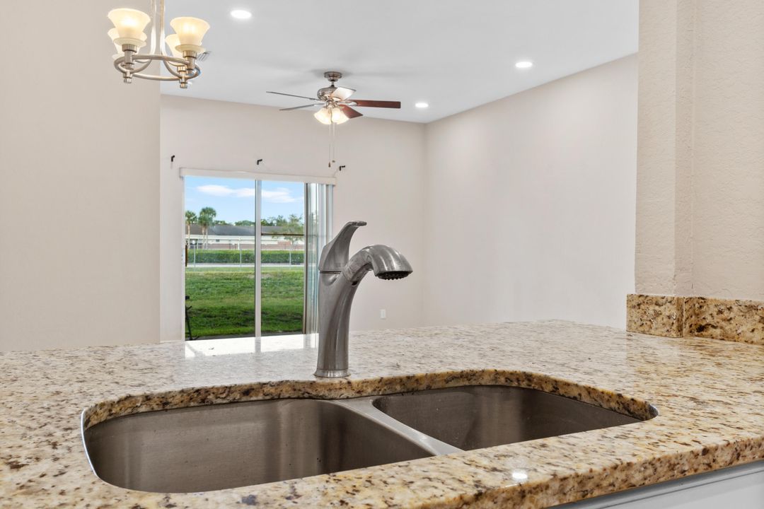 На продажу: $259,700 (3 спален, 2 ванн, 1316 Квадратных фут)