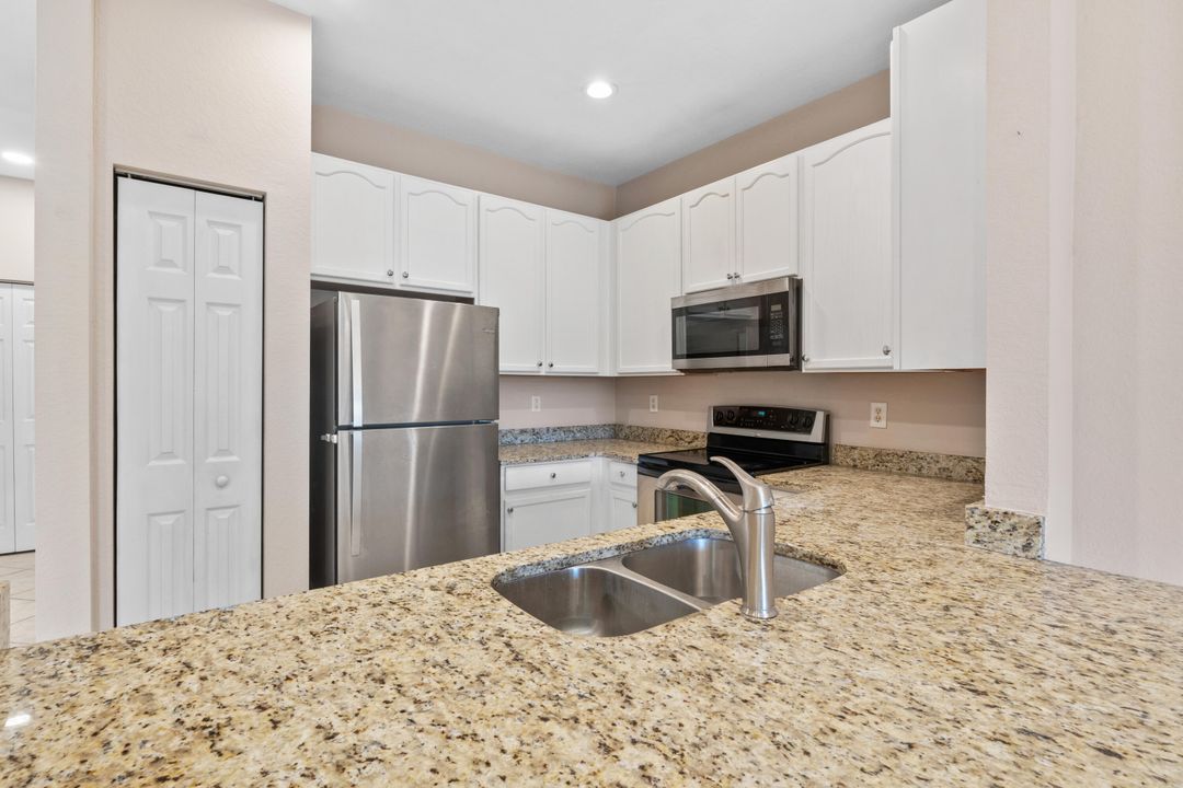 На продажу: $259,700 (3 спален, 2 ванн, 1316 Квадратных фут)