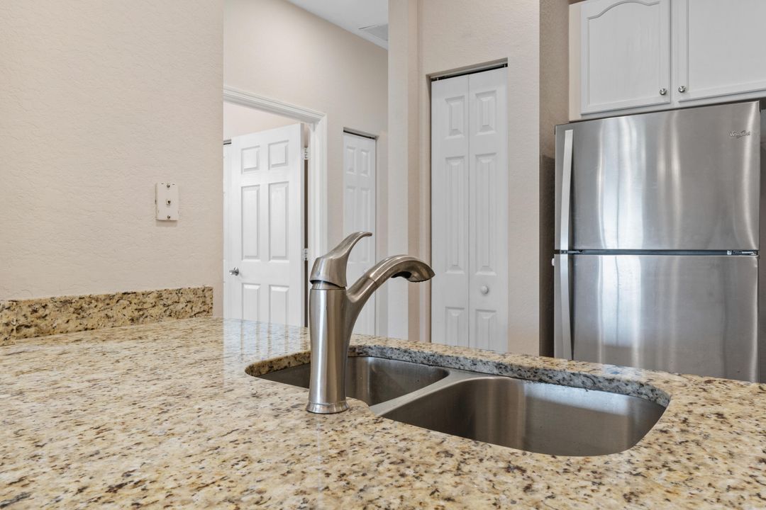 На продажу: $259,700 (3 спален, 2 ванн, 1316 Квадратных фут)